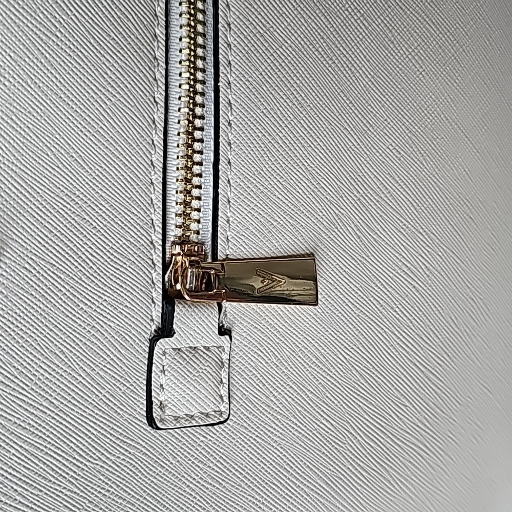 Handbag - Picture 11 of 16
